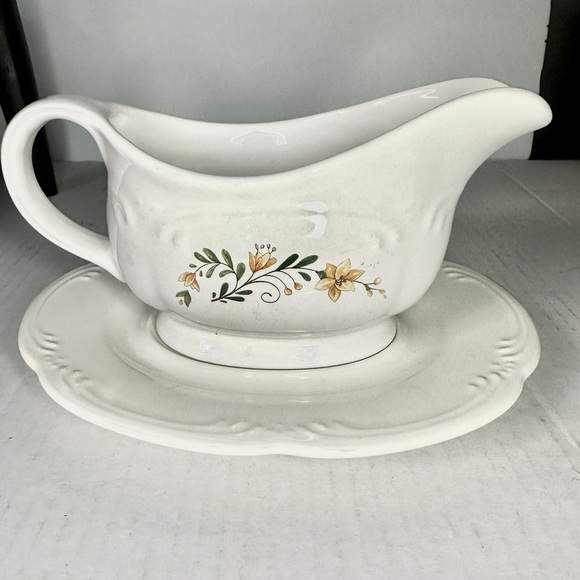 DISCONTINUED Pfaltzgraff “Meadow Lane” Pattern Gravy Boat With Underplate - Picture 3 of 13